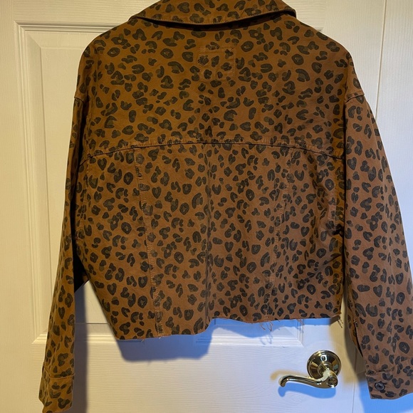 Abercrombie Cropped Leopard Jacket - Picture 2 of 3
